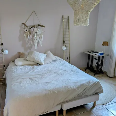 Detached House In A Quiet Location With A Pool Connaux