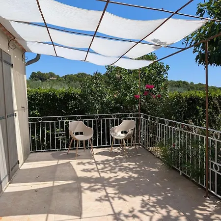 Detached House In A Quiet Location With A Pool Vila Connaux